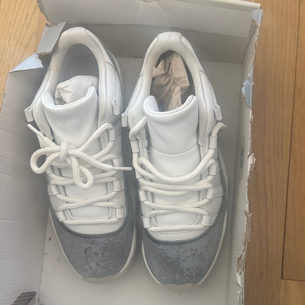 Jordan Kids Sneakers in White and Gray